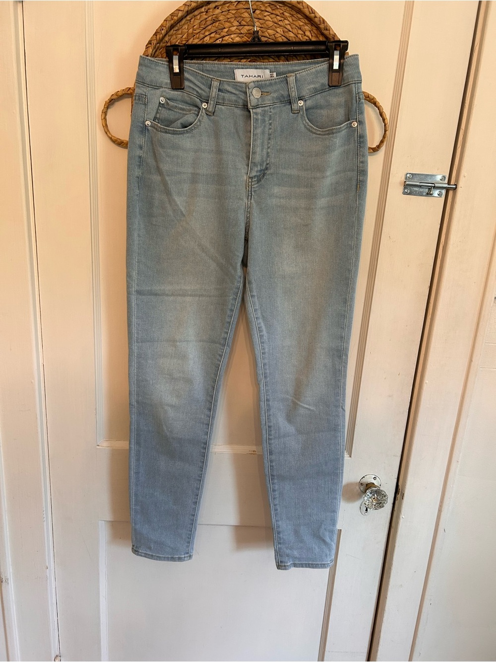 Tahari Light Wash Women's Jeans - Slim Fit. Size 4/27. Worn once. Like New!